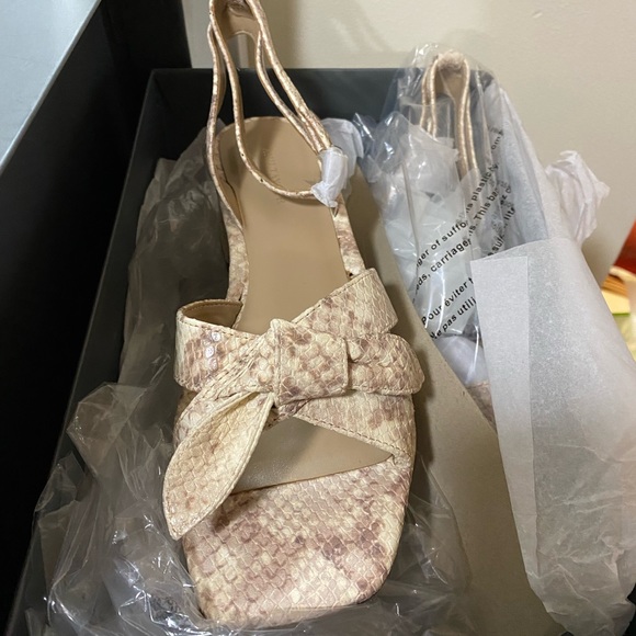 Ann Taylor NIB size 6.5 leather sandals - Picture 3 of 3